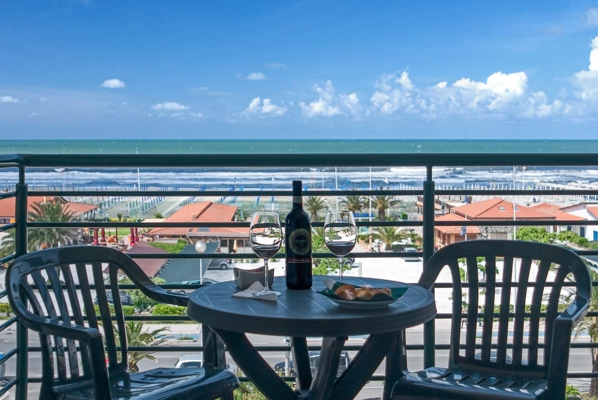 Hotel Paris Lido di Camaiore Ngoại thất bức ảnh