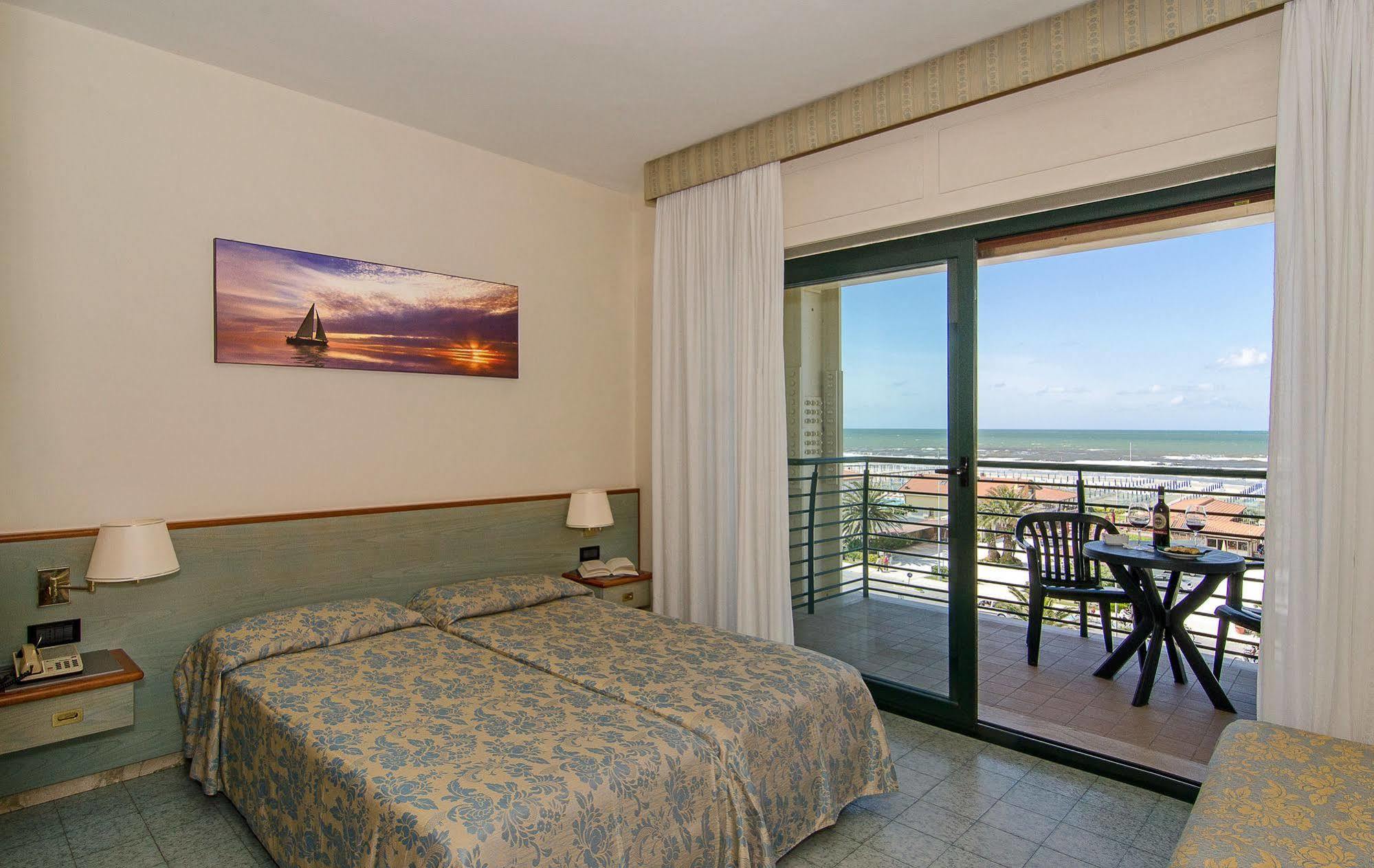 Hotel Paris Lido di Camaiore Ngoại thất bức ảnh