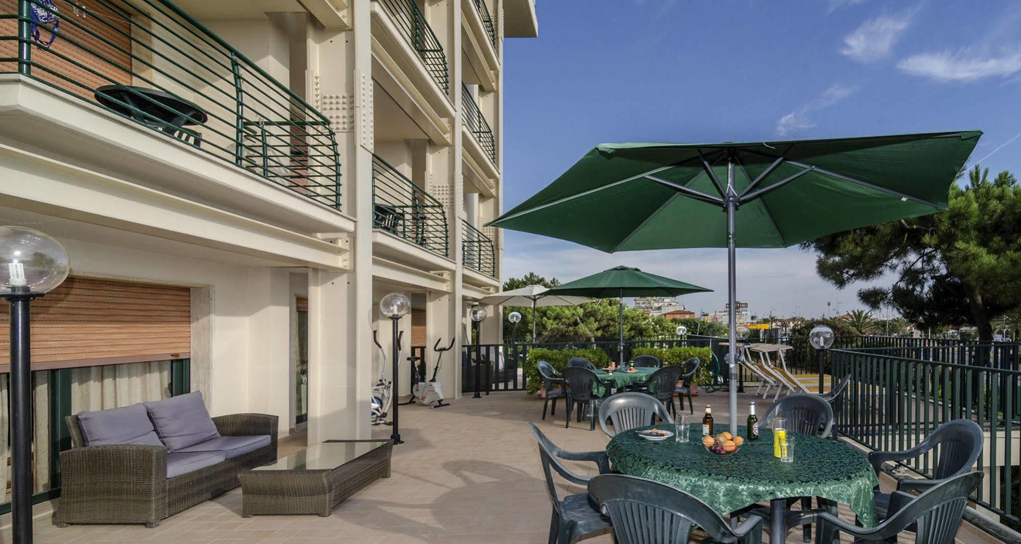 Hotel Paris Lido di Camaiore Ngoại thất bức ảnh