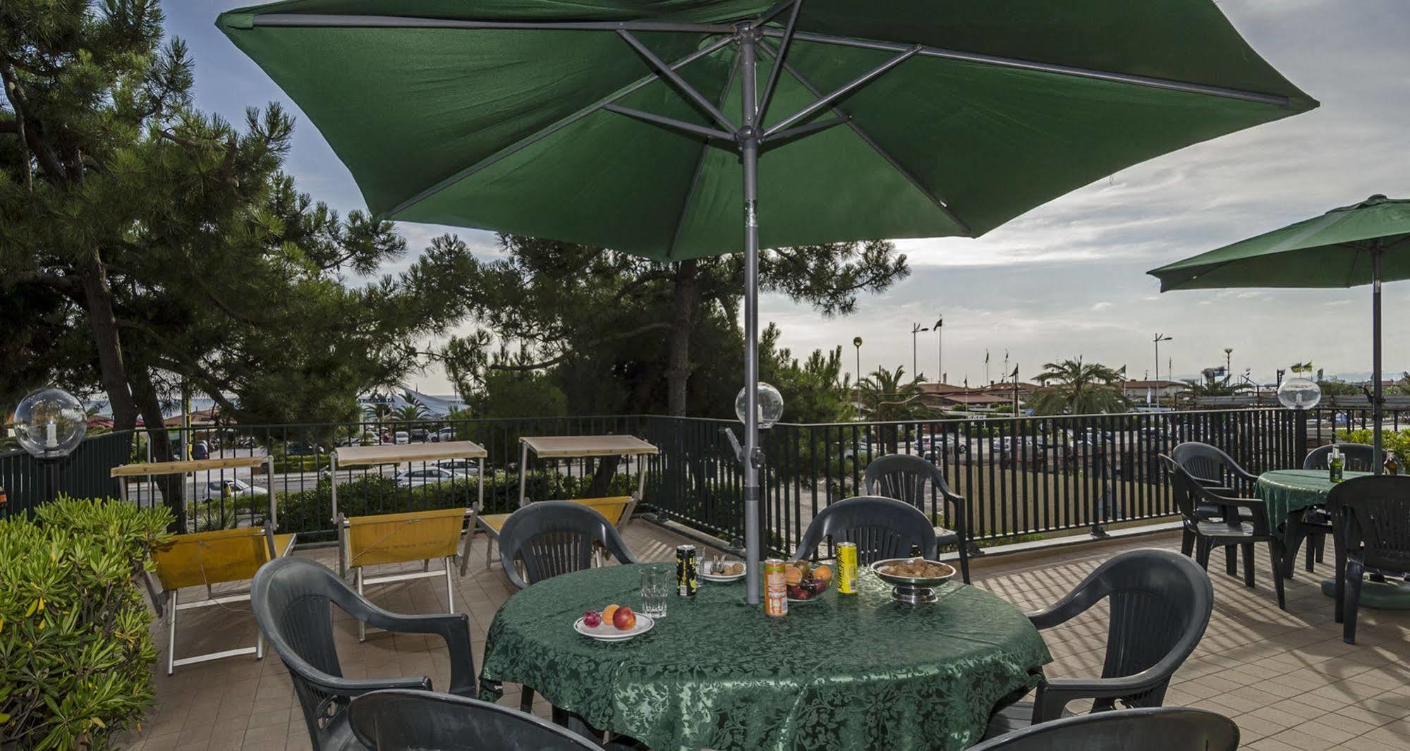 Hotel Paris Lido di Camaiore Ngoại thất bức ảnh